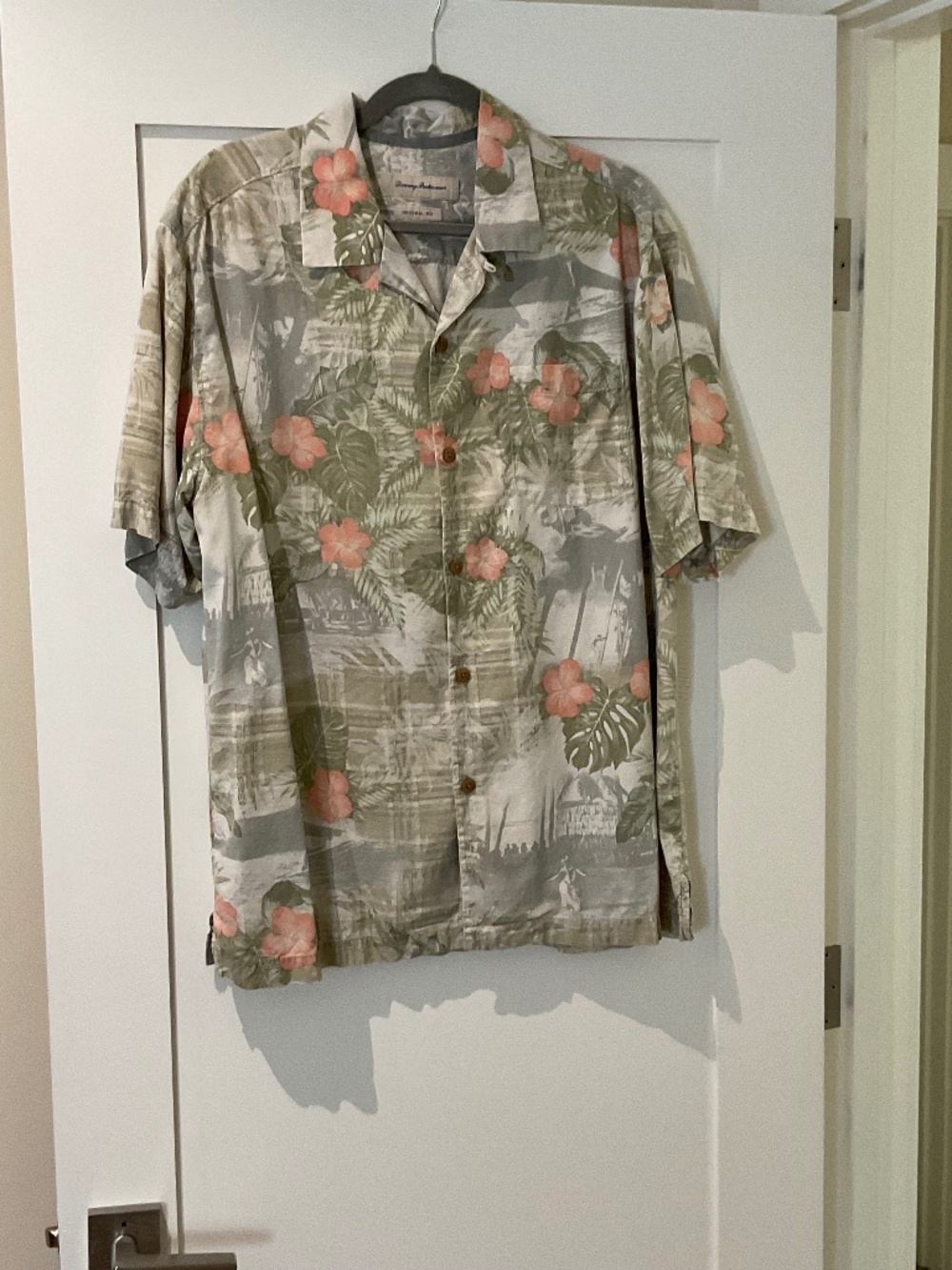 Tommy Bahama men’s short sleeve shirt